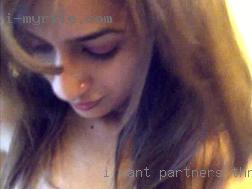 I want  to enjoy partners through webcams myself and have fun.